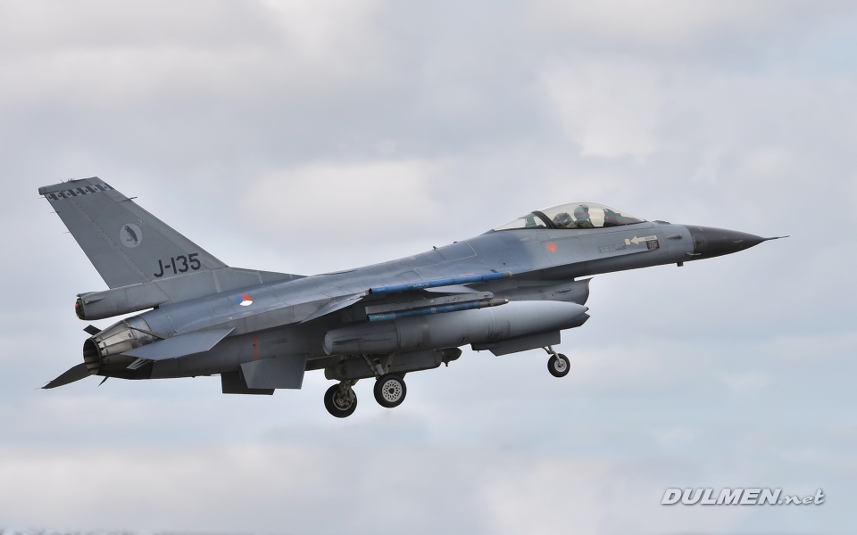 F-16AM J-135 322sqn